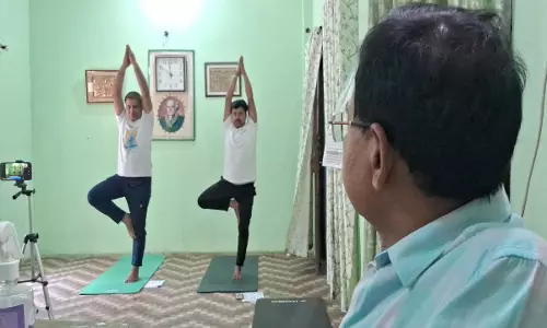 Gorakhpur News: स्वास्थ्य विभाग ने आयुष विभाग से सीखा योग का मंत्र, जन जन तक पहुंचाएंगे संदेश