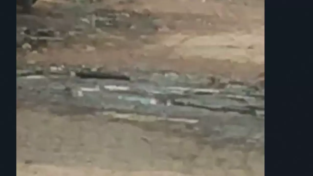 Shravasti News: जल निकासी न होने से मुख्य सड़क पर भरा गंदा पानी , जिम्मेदार बने अंजान