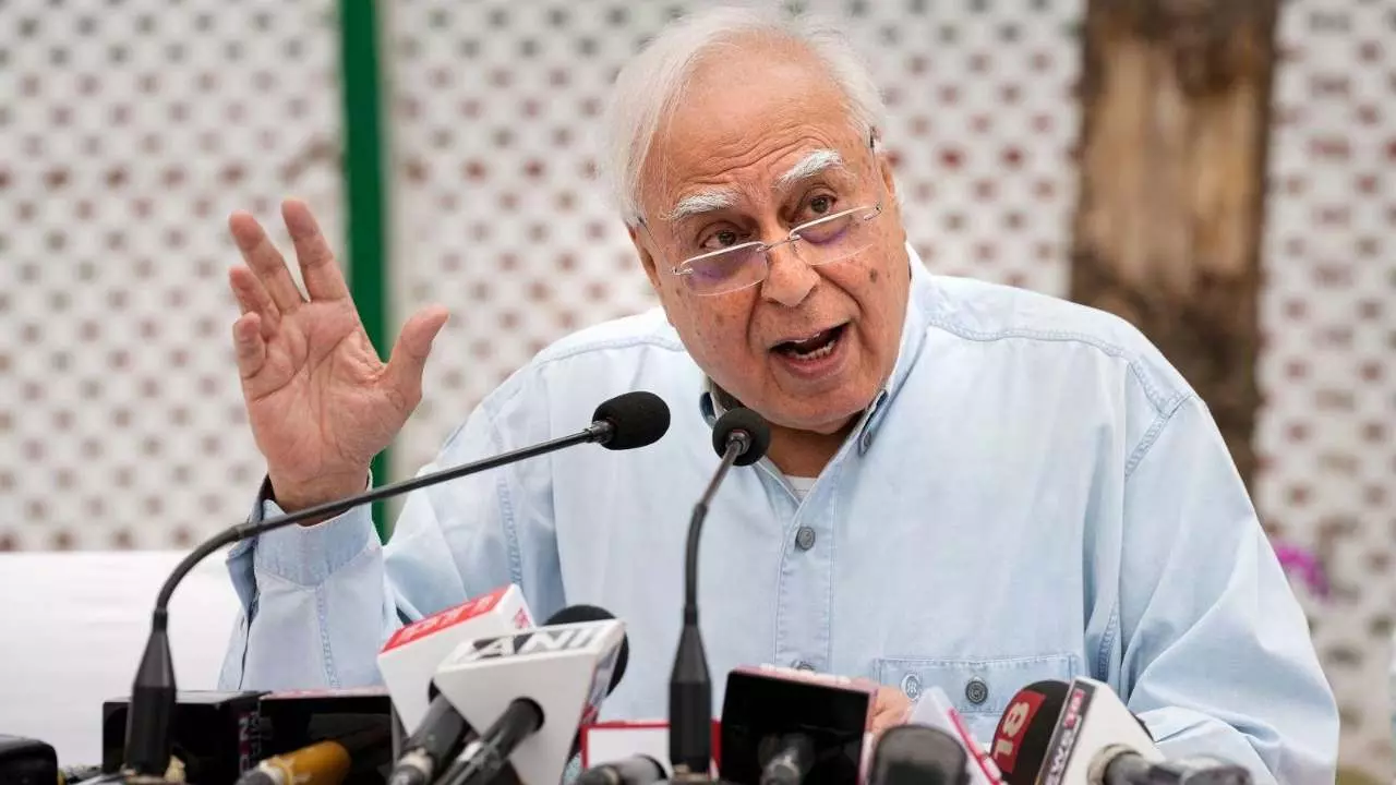 जस्टिस वर्मा को हटाने की साजिश? न्यायपालिका में भूचाल, सिब्बल ने खोली सरकार की पोल!