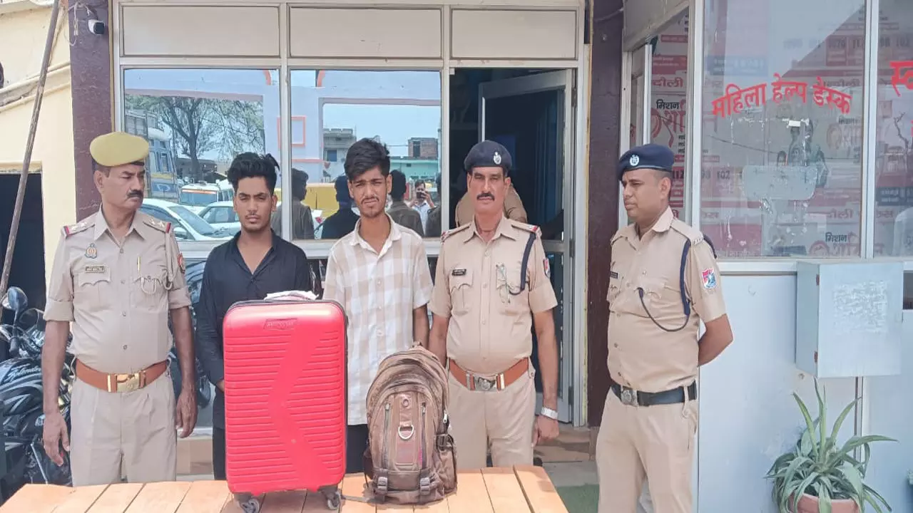 Chandauli News: अंतर्राज्यीय शराब तस्कर चढ़े पुलिस के हत्थे, भारी मात्रा में अवैध शराब बरामद