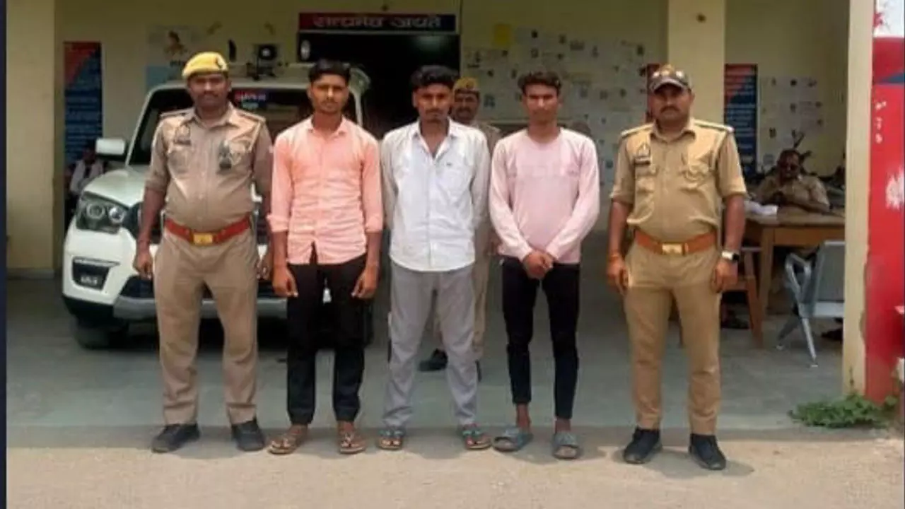 Sonbhadra News: नगर पंचायत कर्मी को चिल्ड्रेन पार्क में बुलाकर बेरहमी से की पिटाई, बचाव करने आए दोस्त को भी पीटा, तीन गिरफ्तार