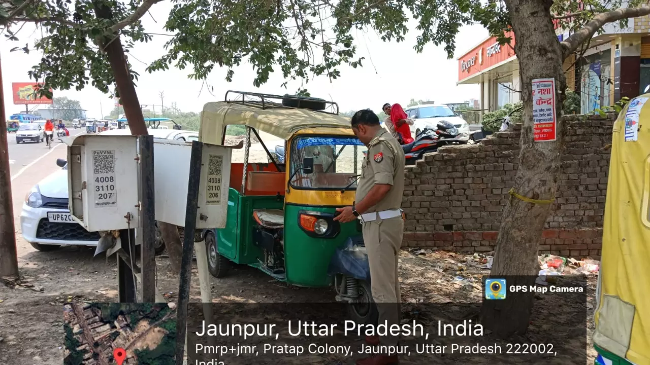 Jaunour News: जौनपुर में यातायात पुलिस का सघन अभियान, 216 वाहनों का चालान, 11 डग्गामार वाहन सीज