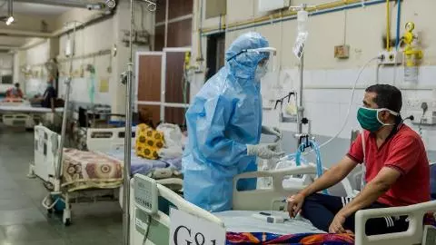 कोविड की चपेट में आ रहे लखनऊ के डॉक्टर! SGPGI के सीनियर डॉक्टर समेत सामने आए 3 मामले, जानें एक्टिव केस की संख्या कोविड की चपेट में आ रहे लखनऊ के डॉक्टर! SGPGI के सीनियर डॉक्टर समेत सामने आए 3 मामले, जानें एक्टिव केस की संख्या