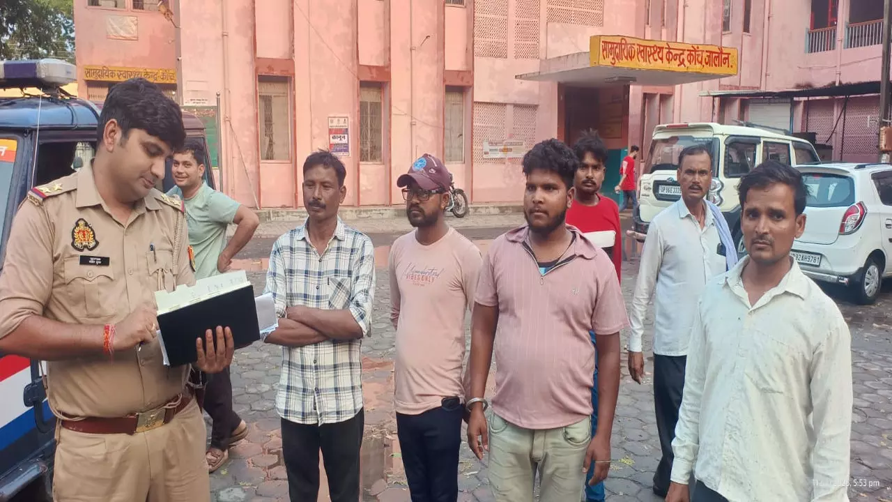 Jalaun News: तालाब में डूबने से अधेड़ की मौत, घर में मचा कोहराम, नहाते समय हुआ हादसा