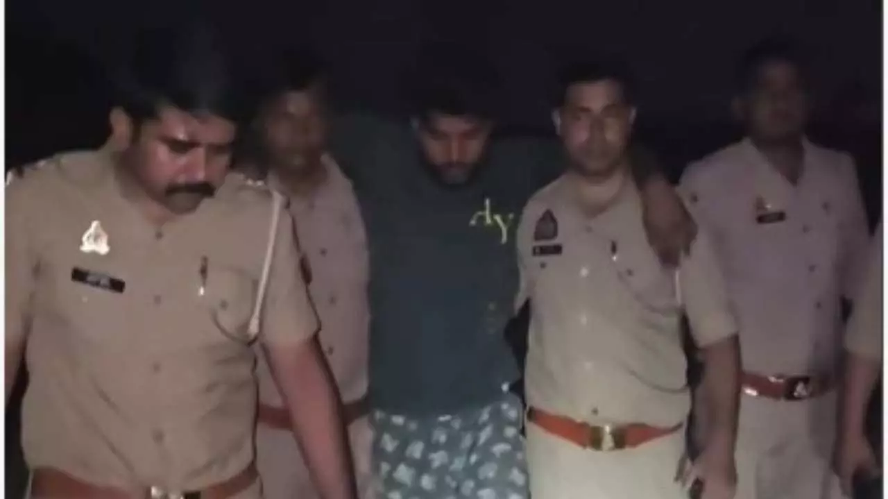 Meerut News: गोकशी करने जा रहे थे... लेकिन पुलिस की गोली ने काट दी राह! मेरठ में मुठभेड़ के बाद दो बदमाश गिरफ्तार, तीसरा फरार