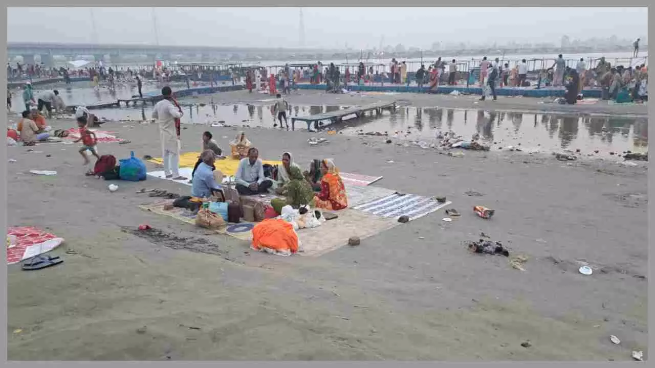 Hapur News: ज्येष्ठ पूर्णिमा के पावन अवसर श्रद्धालुओं ने लगाई आस्था की डुबकी,भीषण गर्मी में हुआ गंगा स्नान