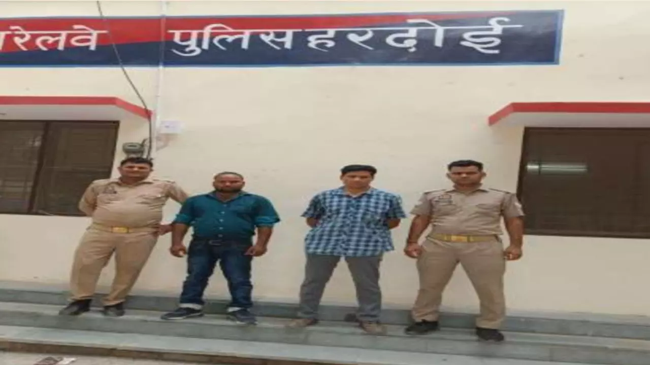 Hardoi News: हरदोई स्टेशन पर तत्काल टिकट के समय दो पक्षों में हुई जमकर मारपीट, दूर तक नजर नहीं आई आरपीएफ, जीआरपी ने दोनों को किया गिरफ्तार