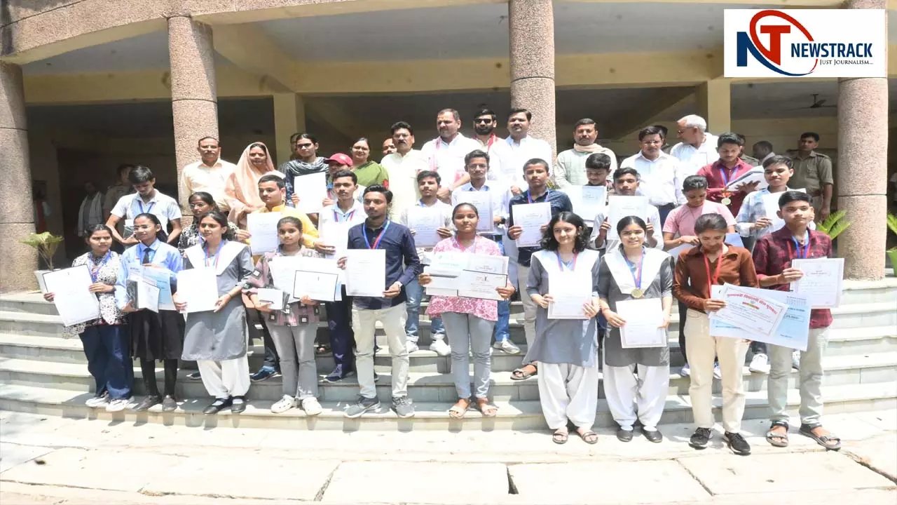 21 Medhavi, 7 players awarded medals and citations
