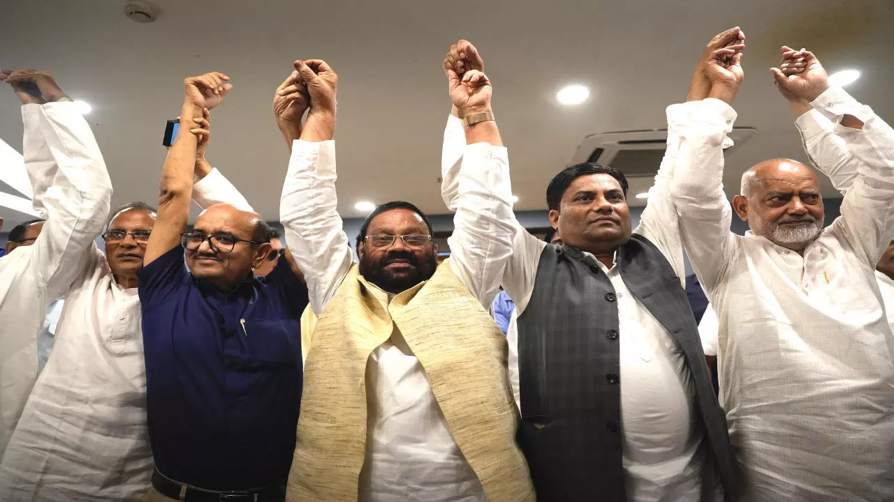 Lucknow News: बहुजन एजेंडे को मिला नया मंच ! स्वामी प्रसाद मौर्य के नेतृत्व में लोक मोर्चा का गठन, कौन से 9 दल हुए एकजुट, जानें