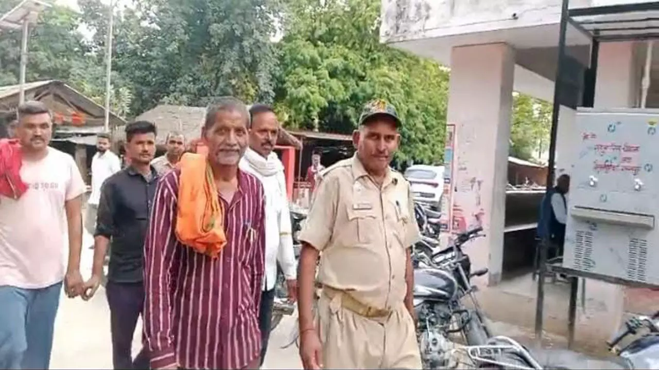 Gonda News: प्रधान और भाई को दबंगई पड़ी महंगी: पत्रकारों से अभद्रता व मारपीट के मामले में राकेश सिंह गिरफ्तार, मुकदमा दर्ज