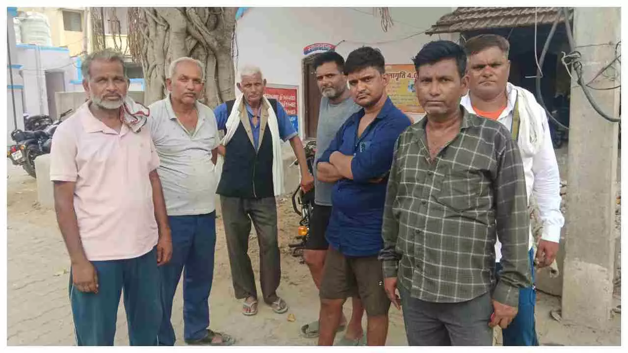 Hathras News: एम्बुलेंस की टक्कर से बाइक सवार की मौत