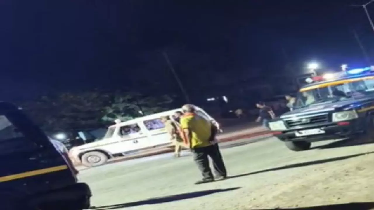 Sonbhadra News: ऑपरेशन के बाद प्रसूता की मौत,उपचार में लापरवाही का आरोप, पुलिस से नोंक -झोंक, कार्रवाई की मांग Sonbhadra News: ऑपरेशन के बाद प्रसूता की मौत,उपचार में लापरवाही का आरोप, पुलिस से नोंक -झोंक, कार्रवाई की मांग