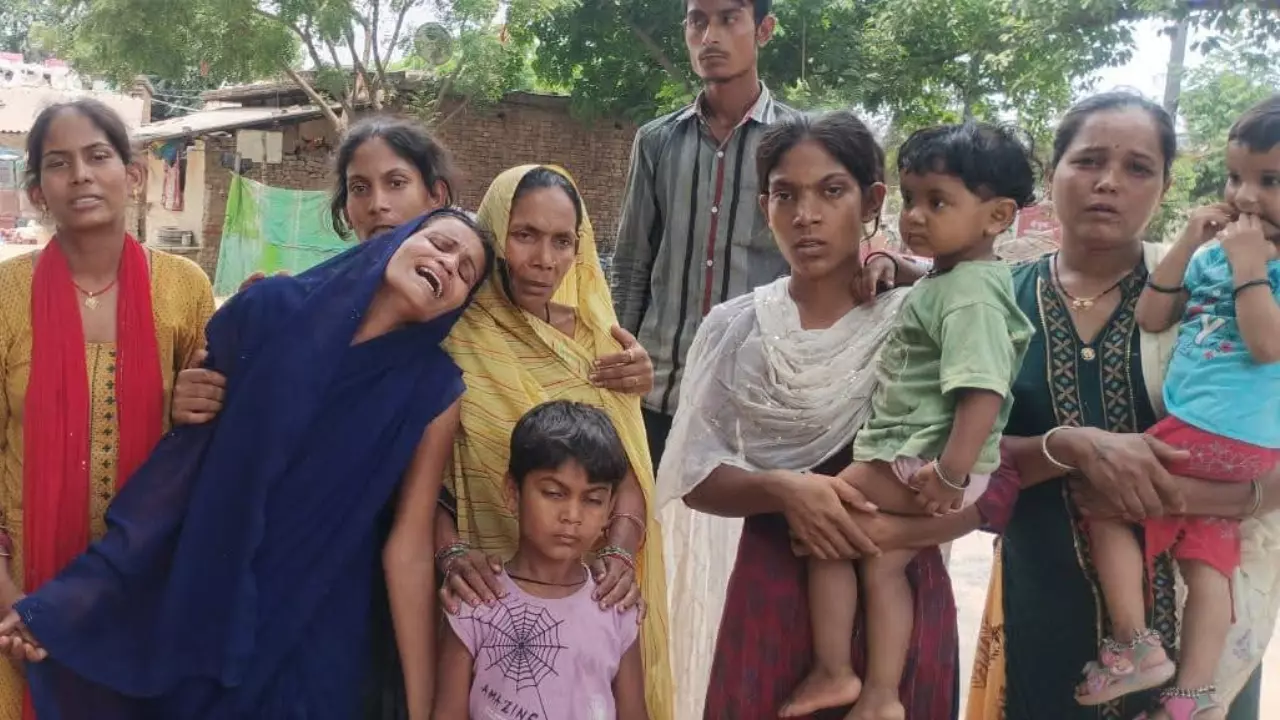 Sant Kabir Nagar News:  दबंगों की प्रताड़ना से तंग दलित मनीष जान देने को हुआ था मजबूर, केस दर्ज