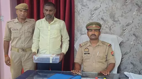 Chandauli News: पुलिस का बड़ा खुलासा: अवैध हथियार और कारतूस के साथ शातिर गोतस्कर गिरफ्तार Chandauli News: पुलिस का बड़ा खुलासा: अवैध हथियार और कारतूस के साथ शातिर गोतस्कर गिरफ्तार