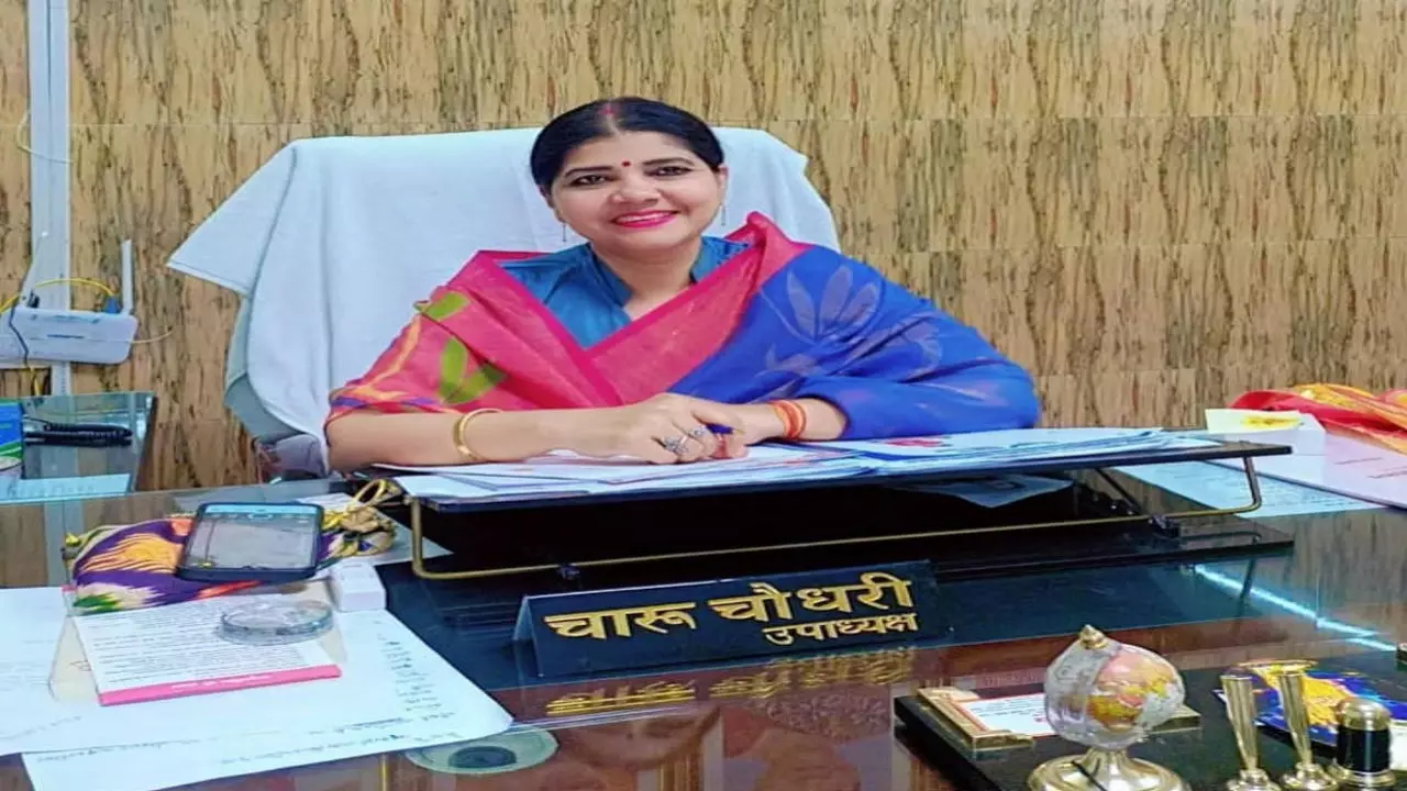 Jaunpur News: महिला आयोग उपाध्यक्ष चारु चौधरी का औचक निरीक्षण, अस्पताल की गंदगी पर जताई कड़ी नाराजगी
