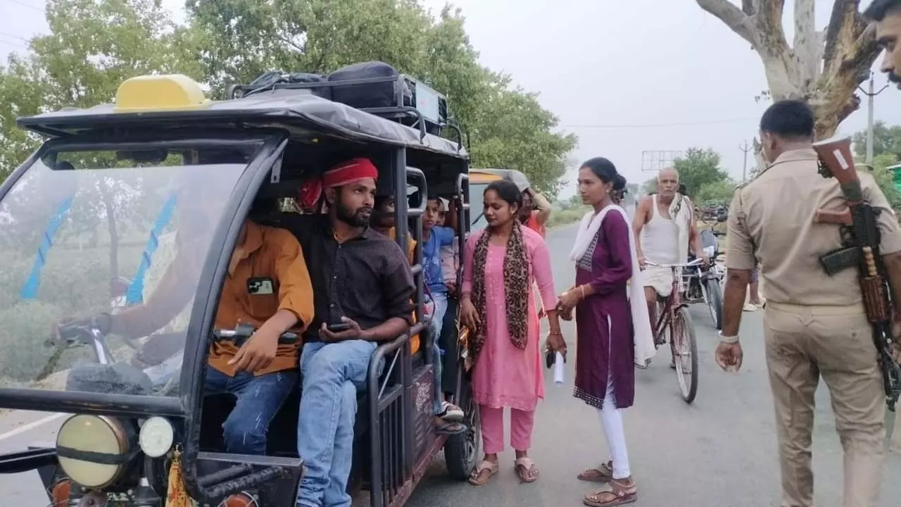 Women police anti Romeo squad team Majnu campaign against molastation Crime news in hindi