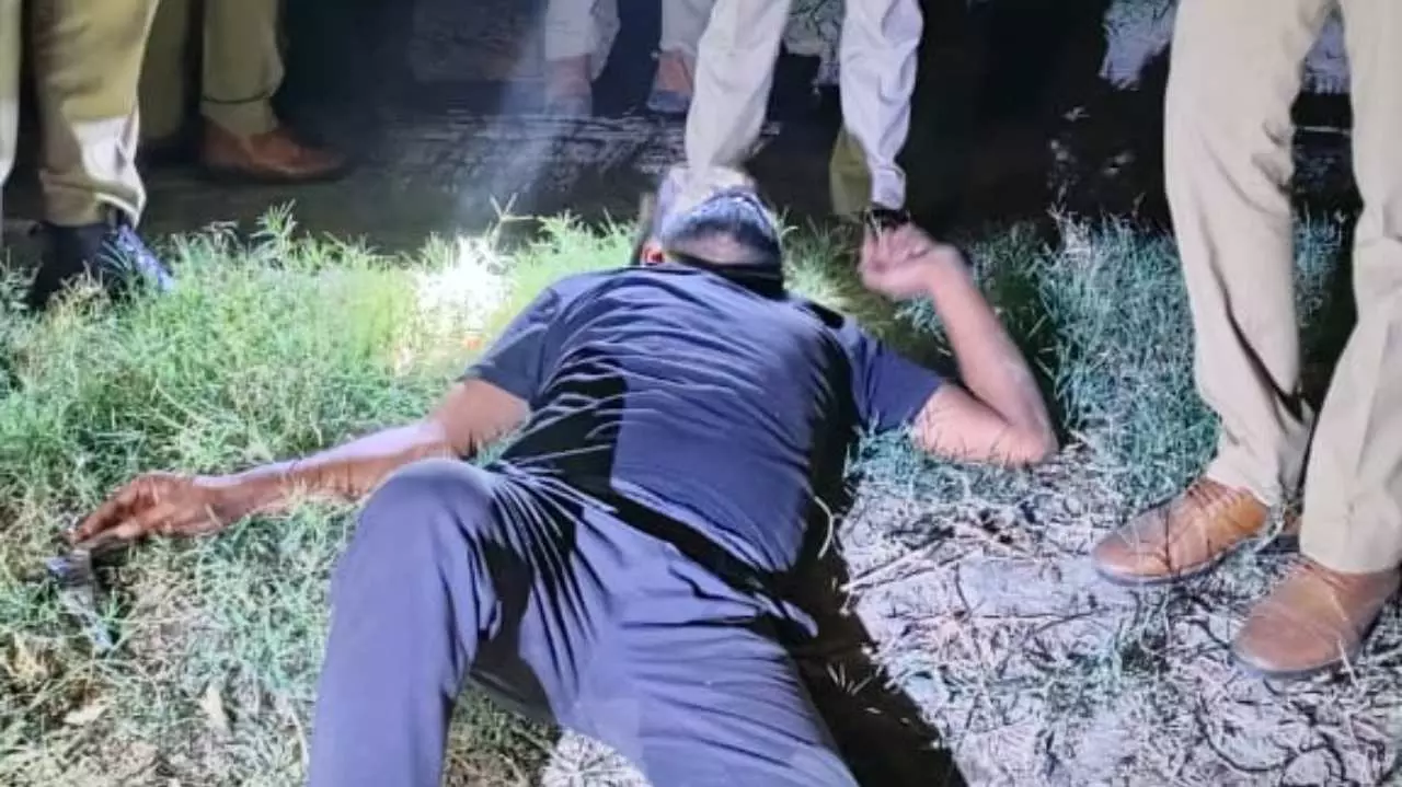 Meerut News: 25 हजार का इनामी वसीम मुठभेड़ में गिरफ्तार, फिल्मी अंदाज़ में जंगल में भागा, पुलिस ने पैर में मारी गोली