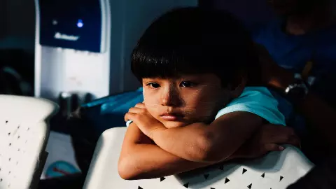 Avoid These Toxic Conversations Around Children Avoid These Toxic Conversations Around Children