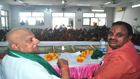 Lucknow News: RLD ने प्रवासी श्रमिकों के लिए विशेष कानून.. महिला मेट नियमों में बदलाव, 500 रूपए दैनिक मजदूरी की उठाई मांग Lucknow News: RLD ने प्रवासी श्रमिकों के लिए विशेष कानून.. महिला मेट नियमों में बदलाव, 500 रूपए दैनिक मजदूरी की उठाई मांग