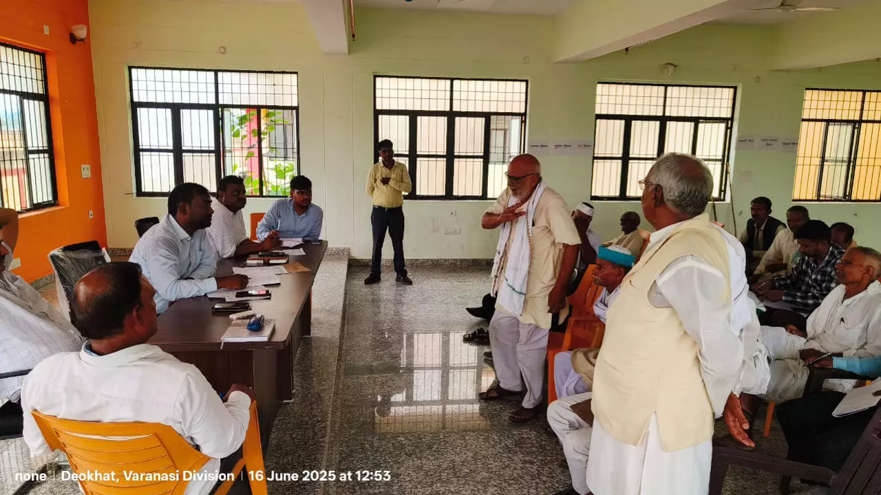 Chandauli News: मौका मिलते ही किसानों ने खुलकर गिनाई समस्याएं, प्रशासन ने भी मानी किसानों की बात