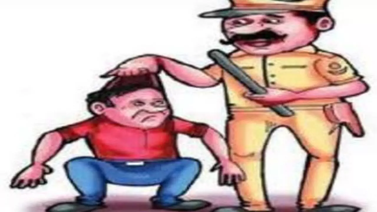 RPF in-charge allegedly beaten by registered vendor locked in room, shredded Rs five thousand