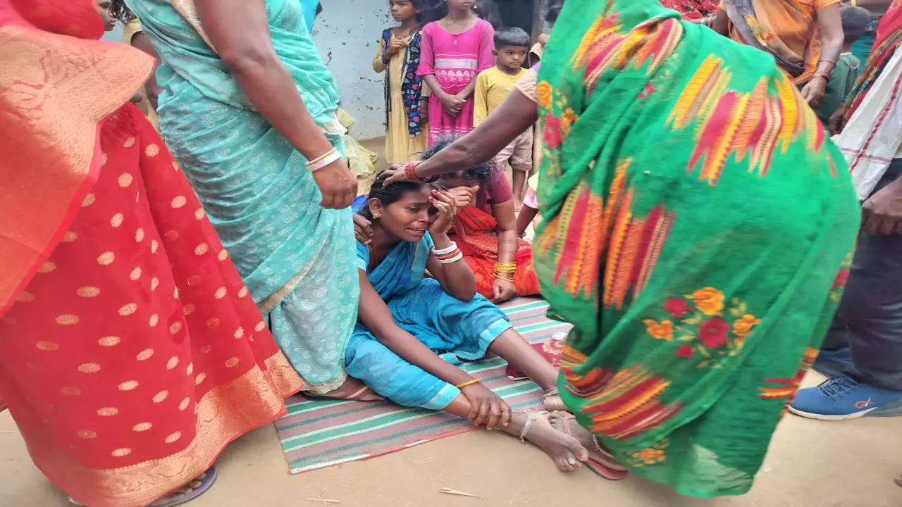 Sonbhadra News: वज्रपात से तीन महिलाओं सहित चार की मौत, बारिश ने झुलसाती तपिश से दी राहत तो आसमानी मौत ने मचाया कोहराम