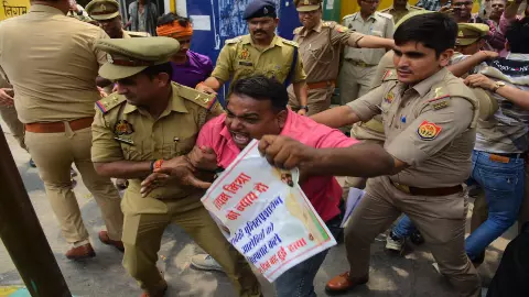 Lucknow News: भाजपा नेता सत्यम मिश्रा हत्याकांड मामले पर लखनऊ में AAP और हिन्दू संगठन का प्रदर्शन, पुलिस के रवैये पर उठाए सवाल