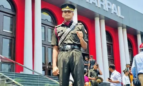 Aligarh News: पिता थे कैप्टन बेटा बना लैफ्टिनेंट, परिवार एवं क्षेत्र में खुशी का माहौल