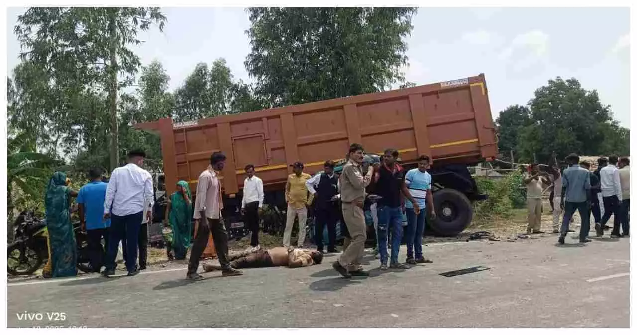 Unnao News : तेज रफ्तार का कहर: उन्नाव में डंपर ने छीनी पिता-बेटे की जिंदगी... माँ ट्रामा सेंटर रेफर, 6 घायको को इलाज जारी।