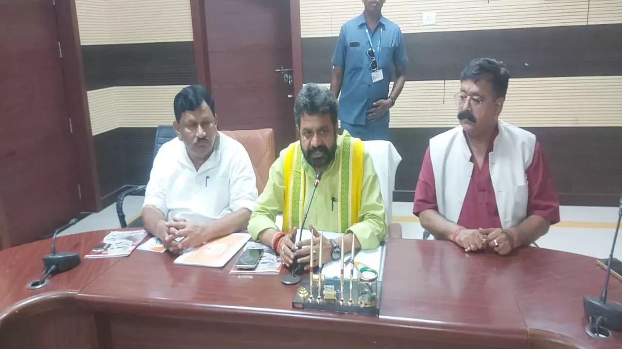 Varanasi News: योग को जन-जन तक पहुँचाने का महाअभियान: आयुष मंत्री