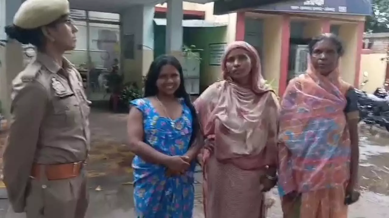 Police alertness digitally arrests teacher saves Rs 400,000, bank employees vigilantly police become active