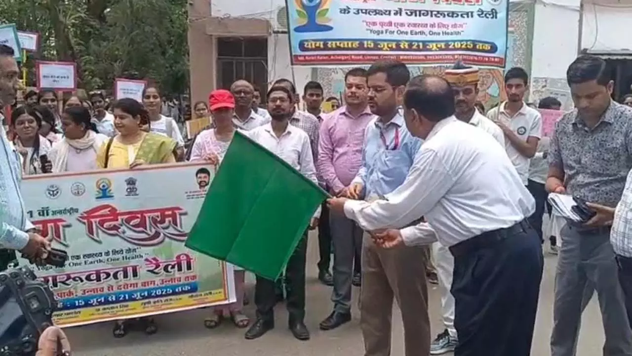 District Collector Gaurang Rathi inaugurated Yoga Awareness Rally by displaying Hari Jhandi