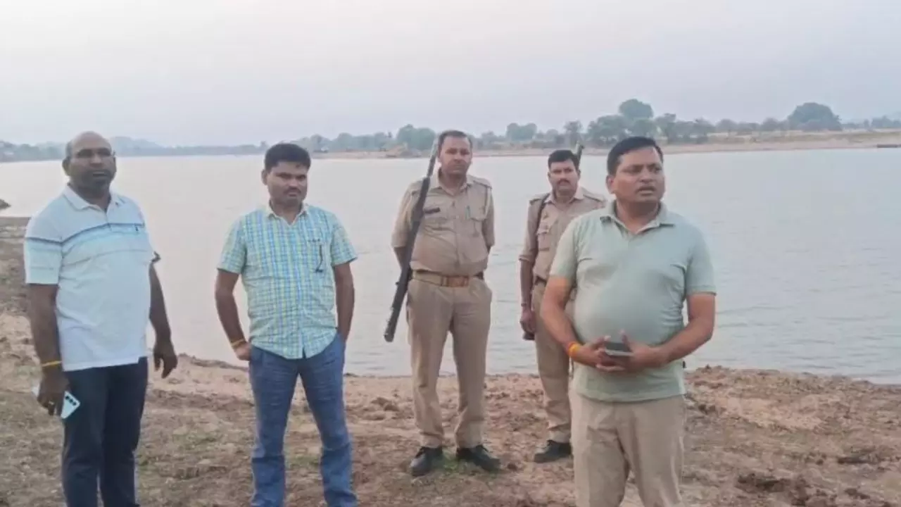 Jhansi News: खनन माफियाओं के हौसले बुलंद: एसडीएम के गनर और चालक पर हमला, ट्रैक्टर छुड़ा ले गए आरोपी
