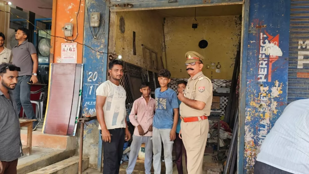 Bareilly News: बरेली में बाल मजदूरी का खुलासा,  मीरगंज और फतेहगंज पश्चिमी में 15 किशोर श्रमिक चिन्हित, श्रम विभाग की कार्रवाई से व्यापारियों में मचा हड़कंप