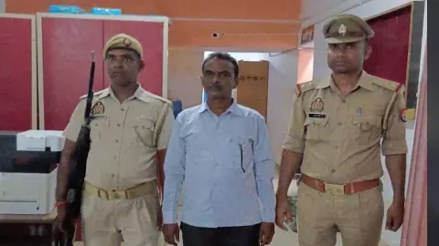 Anti-corruption team takes Rs 5,000 bribe in Santakbirnagar
