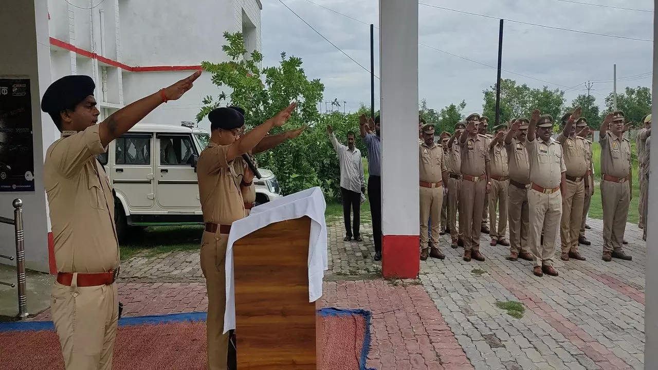 Shravasti News: नशा विरोधी पखवाड़ा के अंतर्गत एसपी ने दिलाई नशा मुक्ति की शपथ
