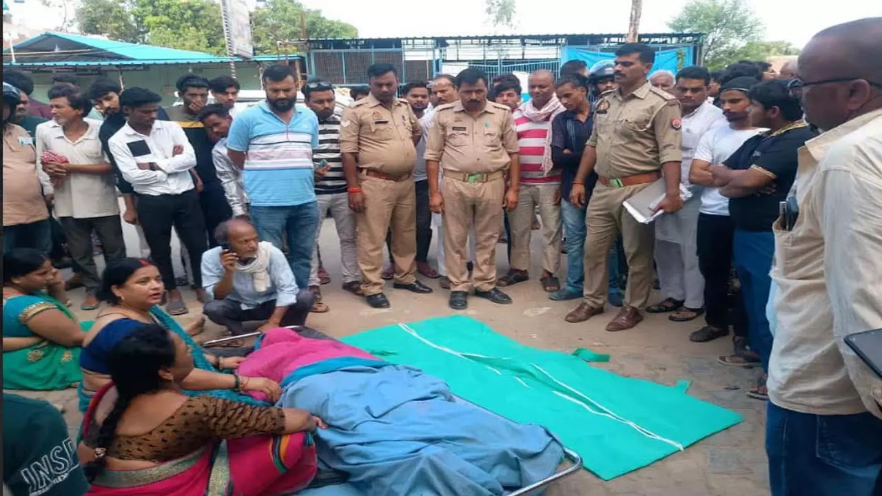 Azamgarh News: प्राइवेट हॉस्पिटल में जच्चा बच्चा की मौत, परिजनों ने किया जमकर हंगामा, लगाया लापरवाही का आरोप