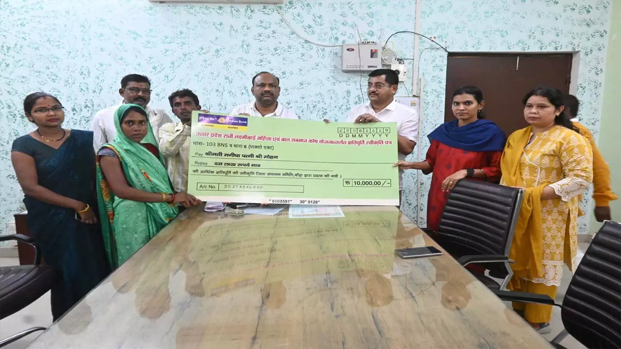 Ramkesh Nishad hands over check of Rs 10 lakh to mother of accused, DM available