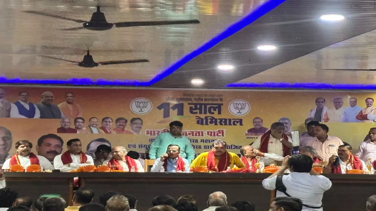 Meerut News: 11 साल बेमिसाल: मेरठ में व्यापारी सम्मेलन में गूंजा मोदी-योगी सरकार का डंका