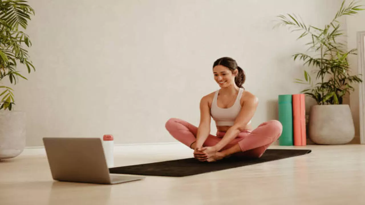 International Yoga Day 2025: करो डिजिटल योग, रहो निरोग और इनकम भी हो रोज! योग से कैसै कमायें पैसे