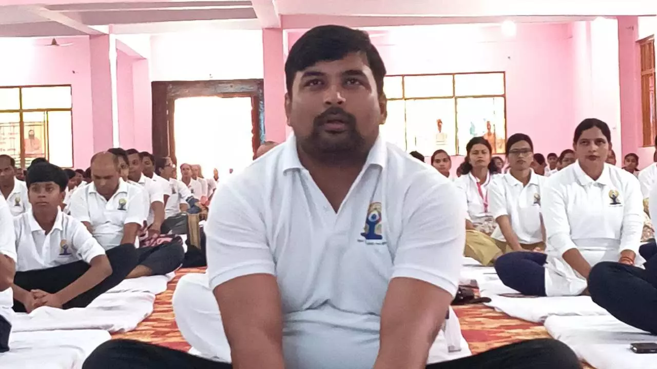Sitapur News: 11वें अन्तर्राष्ट्रीय योग दिवस के अवसर पर ‘‘सेक्रेट हार्ट हायर सेकेन्ड्री स्कूल में आयोजित किया गया सामूहिक योगाभ्यास