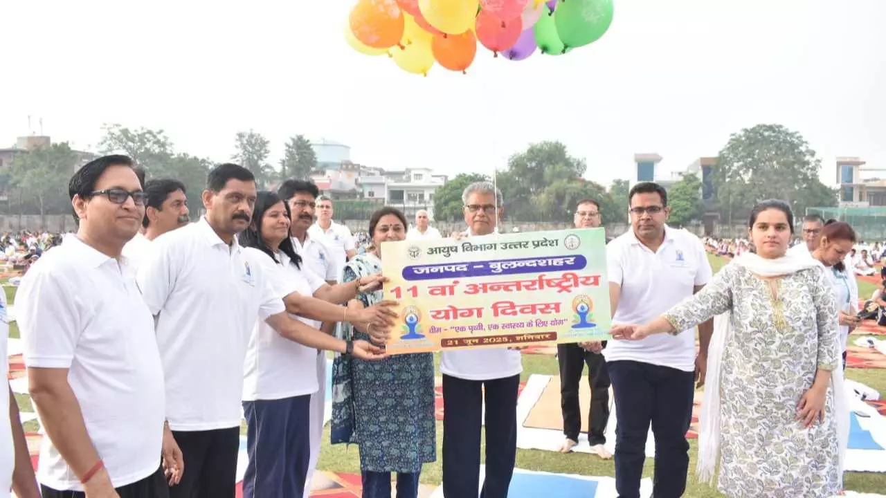 Bulandshahr News: नियमित करें योग, रहें निरोग: डॉ.अरुण सक्सैना