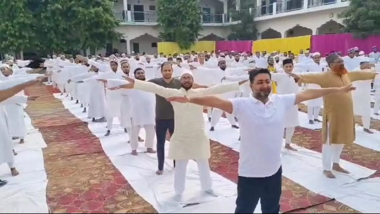 Lucknow News: लखनऊ के मदरसे में भी हुआ योग: मंत्री दानिश आजाद अंसारी ने छात्रों के साथ किया योगाभ्यास, दिया बड़ा संदेश