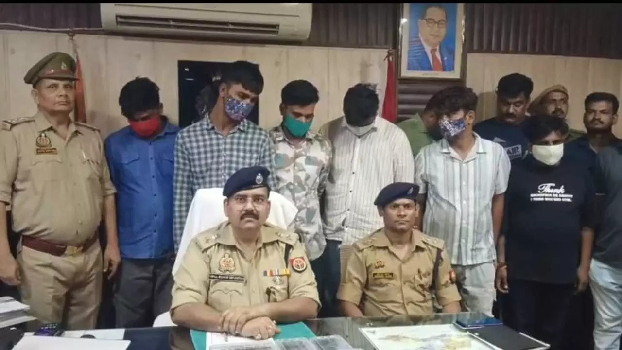 Jhansi News: जीआरपी पुलिस को बड़ी सफलता, 6 शातिर बदमाश गिरफ्तार, लाखों की नकदी और जेवरात बरामद