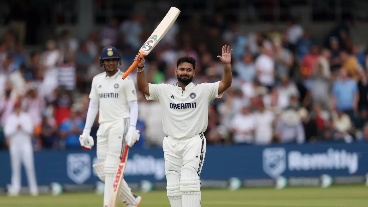 IND vs ENG Test Match: जायसवाल और गिल के बाद पंत का शतक, कोहली-गावस्कर समेत 6 भारतीयों को छोड़ा, जानें रिकॉर्ड