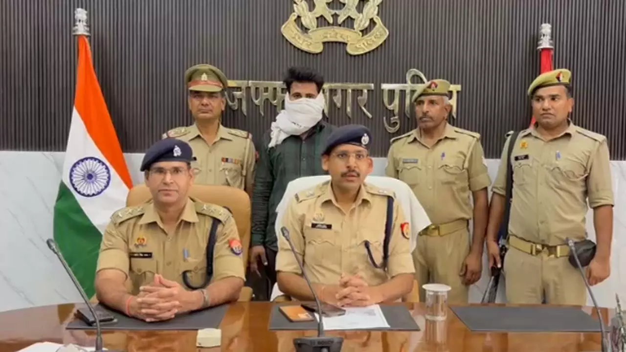 Lover of Muzaffarnagars killer smile arrested, girlfriend hid kids for honeymoon sleep of death