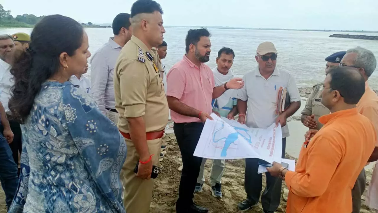 District Collector Mahendra Singh Tanwar inspects pre-flood preparations of Chhitauni embankment