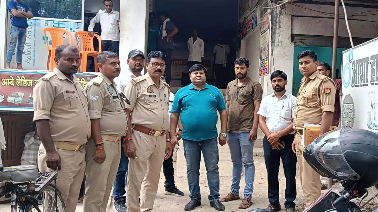 Varanasi News: प्रभारी मंत्री के निर्देश पर की गई कार्यवाही, बिना पंजीयन संचालित आशा हॉस्पिटल कराया गया बंद