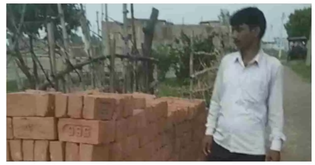 Chandauli News: जीरो टॉलरेंस वाली सरकार में खुलेआम भ्रष्टाचार,वीडियो दिखाकर ग्रामीण, ग्राम प्रधान पर लगा रहे आरोप