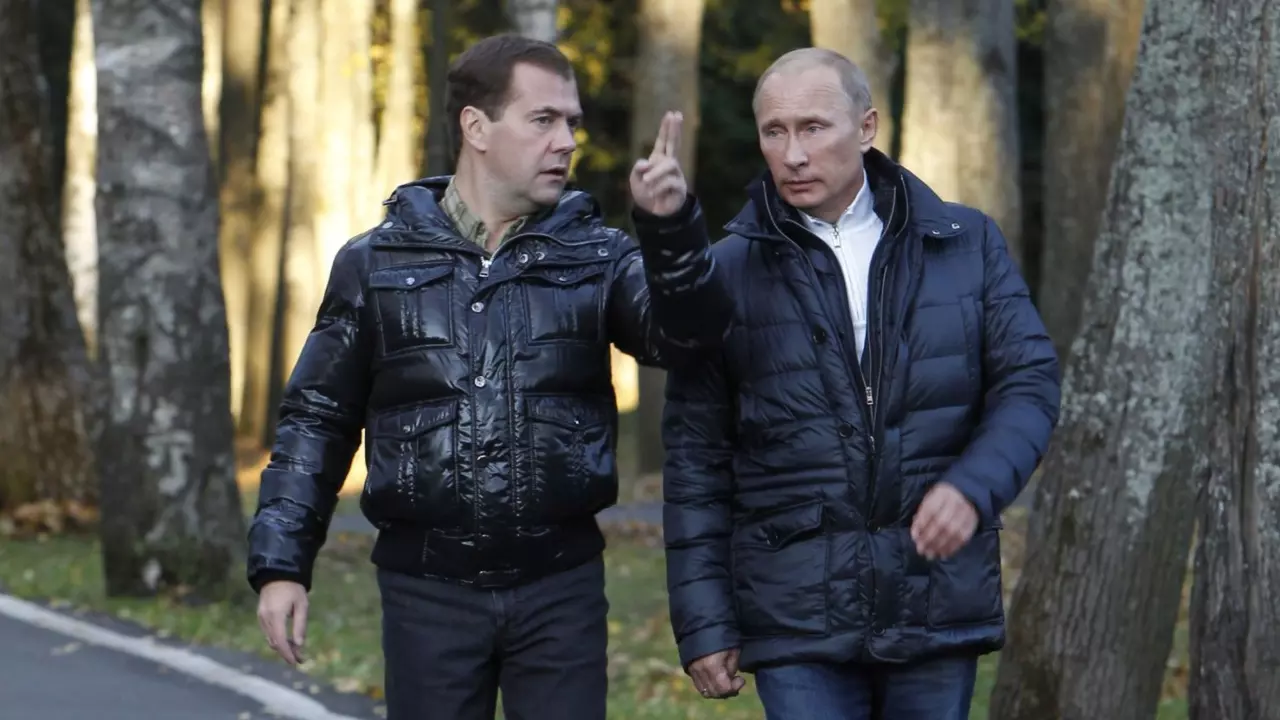 Iran को अपने परमाणु हथियार देगा ये देश ! Putin के खास ने किया बड़ा दावा, ट्रंप की बढ़ी टेंशन